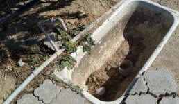 Жители Актау жалуются на отсутствие воды на городском кладбище