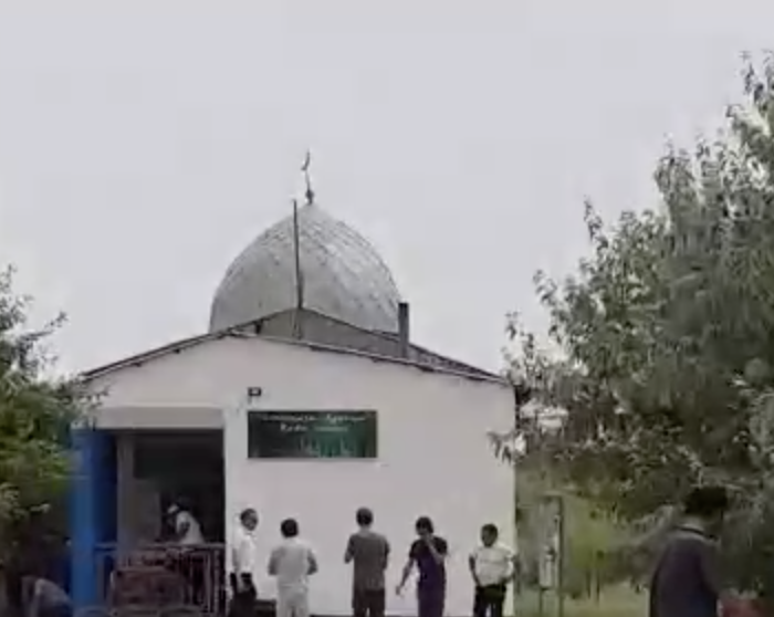 Мечеть не пострадала в городе Арысь, в то время как все задания вокруг имеют повреждения!