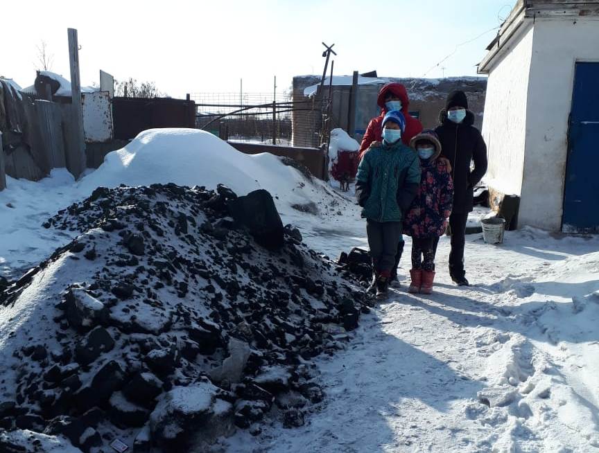 Многодетную семью заключённого спасли от холода в Павлодарской области