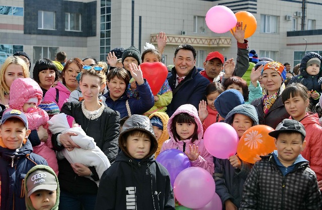 76 многодетных семей в Павлодарской области отметили новоселье.