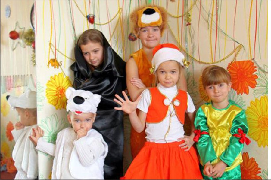 Девочкам, из семьи КУЗИНЫХ, запретили в первую смену посещать кружки и секции.