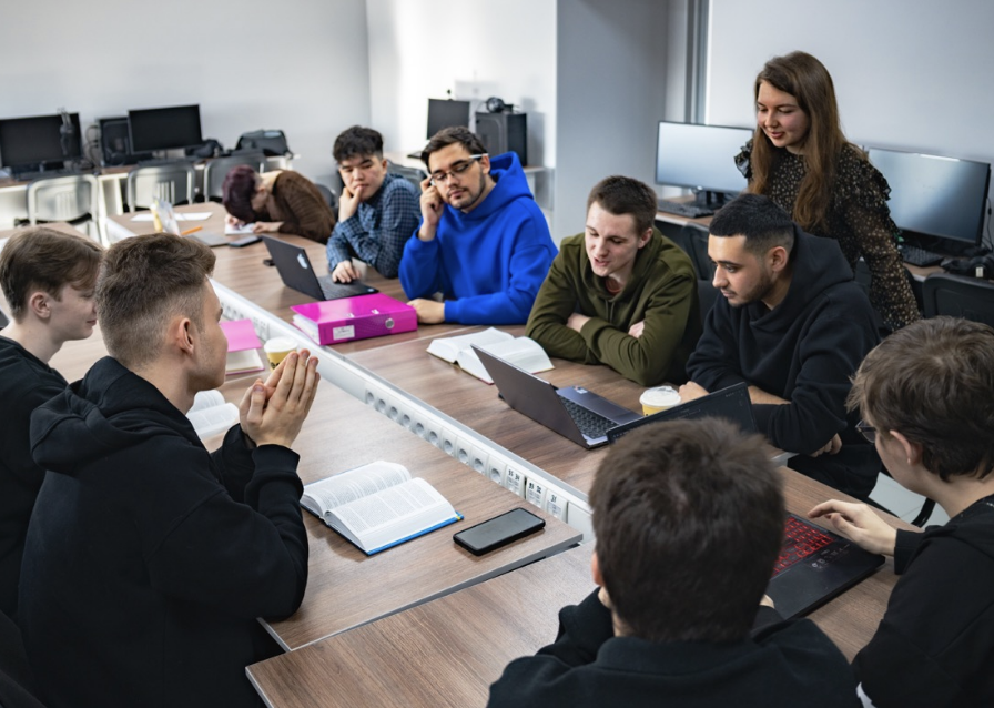 Сетевой и Системный Администратор Обучение в айти колледже Алматы/Астаны после 9 класса. Станьте Техником по администрированию сетей.