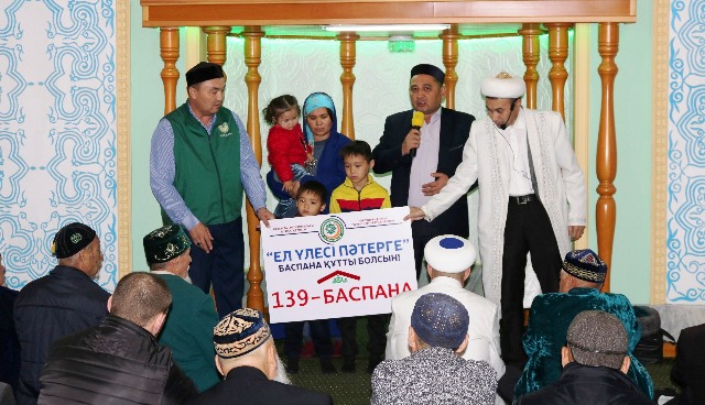 Матери-одиночке купили квартиру на пожертвования прихожан мечетей Павлодара, Экибастуза и Аксу