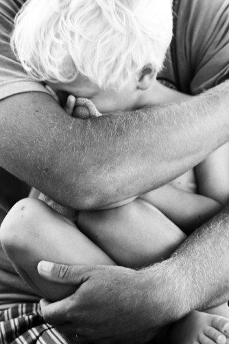 Что делать, если ребенок сильно плачет