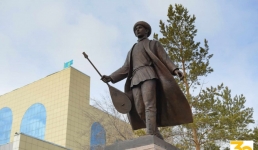 Памятник Естаю Беркимбаеву открыли в Павлодаре (ФОТО,ВИДЕО)