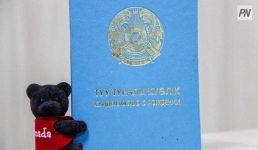 Павлодарец впервые получил свидетельство о рождении в зрелом возрасте