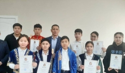 В Павлодаре прошел айтыс юных акынов