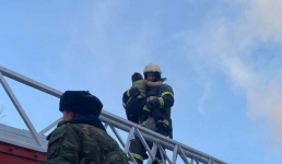 В Павлодаре из горящей квартиры вынесли ребенка