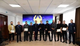 Полицейские наградили группу джиперов из Караганды, участвовавших в спасении людей на трассах региона