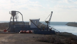 Сборку земснаряда начали на водозаборном канале «МАЭК»