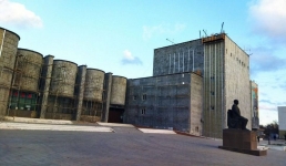 Почему затянулся ремонт драмтеатра в Актау