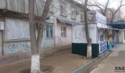 Актау превратился в базар: Улугбек Тналиев прокомментировал запрет на выделение участков под торговые павильоны