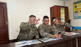 В Актау морские пехотинцы общаются с родными по видеосвязи