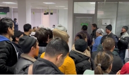 Сдача отпечатков пальцев: иностранцы пожаловалась на большие очереди в Центре миграционных услуг Актау