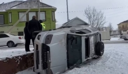 В результате опрокидывания автомобиля в Жанаозене пострадал водитель