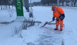 Актау убирают от снега