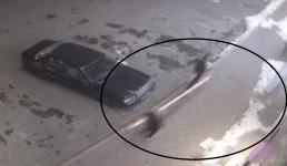 Вандалы в четвёртый раз сломали шлагбаум в ЖК «President» в Актау: инцидент попал на видео