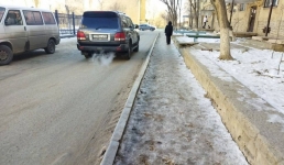 Сделали бордюры, а про асфальт забыли в Актау?