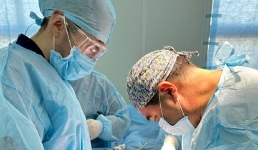 Онкологи в Мангистау провели первую в регионе операцию по удалению двух органов пациенту