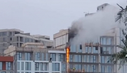 В Актау горела обшивка строящегося дома в 14 микрорайоне