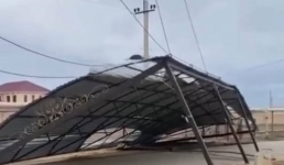 Улетевший теневой навес в Мангистау повредил линии электропередач