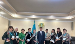 В Актау наградили многодетных матерей