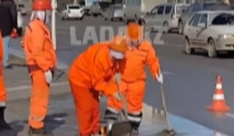 Актауские чиновники прокомментировали видео уборки воды совками