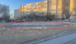 Уплотнение Актау продолжается! Жители возмущены строительством магазина возле детской площадки