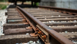 Часть дороги будет закрыта в Актау из-за смены рельсов и шпал