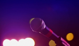 «Две звезды»: депутаты и певцы выступят дуэтами для жителей Актау