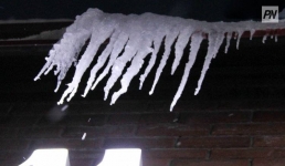 Аким Павлодара обратился к горожанам по поводу сосулек