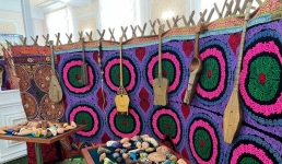 В Павлодаре показали двухсотлетнюю домбру