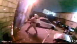 В селе Баскудык в Мангистау загорелся гараж с машинами внутри