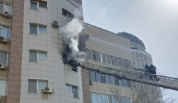 В Актау произошел пожар в жилом доме