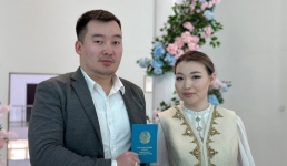 Молодая пара в Актау заключила брак в праздничный день Амал