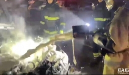 Горевший у заправки автомобиль сняли на видео в Актау