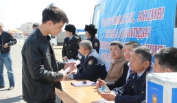 В Актау полицейские проводят акцию «Приемная во дворе»