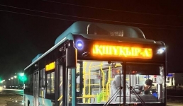 В Акшукур и Саин Шапагатов из Актау начали курсировать современные автобусы