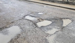 Тяп-ляп и готово в Актау! Участок дороги разрушился через три месяца после ремонта