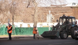 В Павлодаре начали «латать» асфальтовые дыры