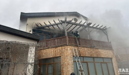 В Актау горел балкон двухэтажного коттеджа