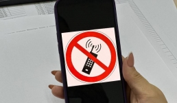 Жителям Актау продолжают глушить связь