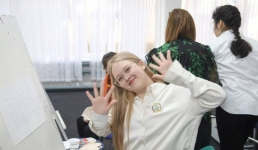 В Павлодаре дети с особыми потребностями собирали кубик Рубика