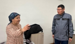 Аким Актау встретился с эвакуированными из-за паводков жителями Атырауской области