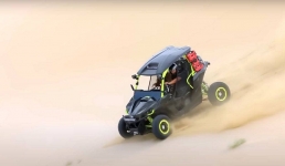 Казахстанская актриса перевернулась на багги в Мангистау