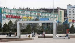 Качели за 2,5 миллиона тенге на площади в Актау могут демонтировать