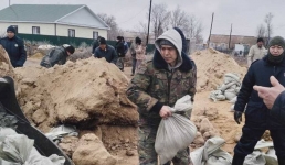 В Мангистау фонд «Әділдік және Өркендеу» оказывает поддержку пострадавшим от наводнения атыраусцам