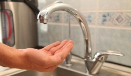 Жители Актау массово жалуются на отсутствие горячей воды