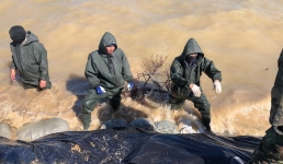 Эвакуируют жителей и животных: 200 сотрудников ДЧС Мангистау ликвидируют последствия паводков в затопленных областях