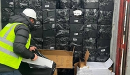 Уголовные сроки за попытку провезти наркотики через аэропорт Актау получили три человека